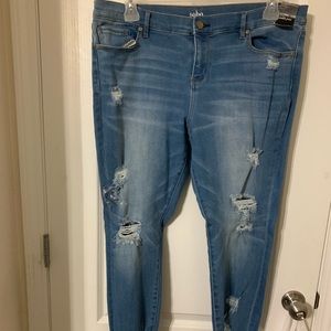 Distressed ankle jeans